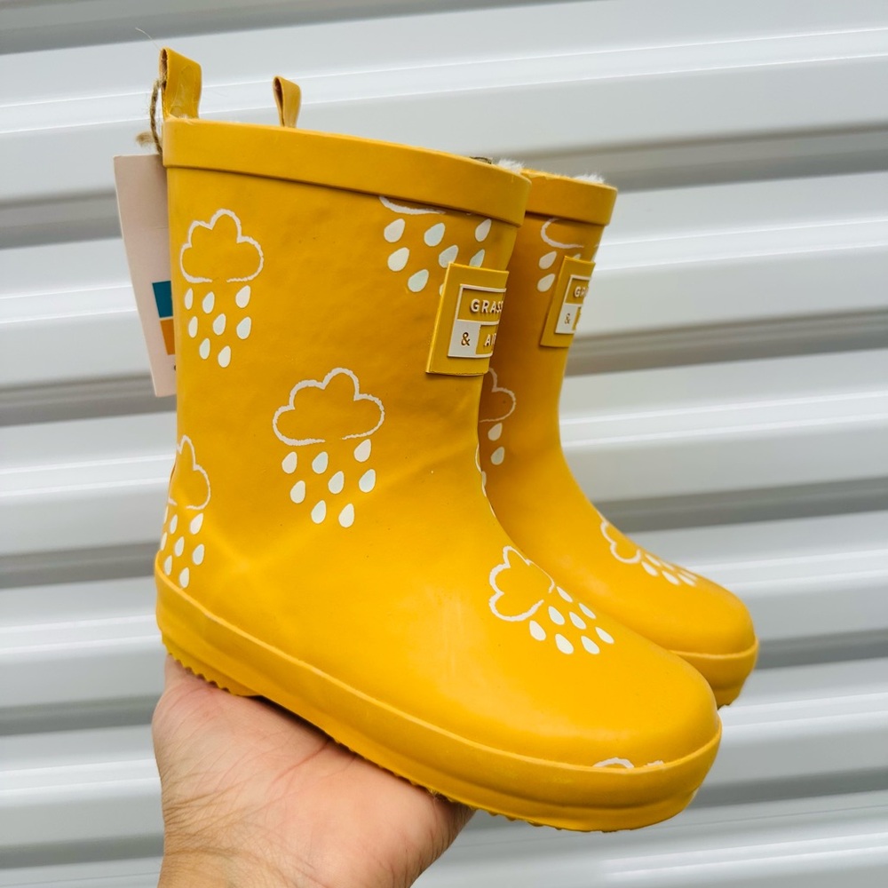 Kids Yellow Rain Boots with White Cloud Print - Color Changing Clouds/Rain